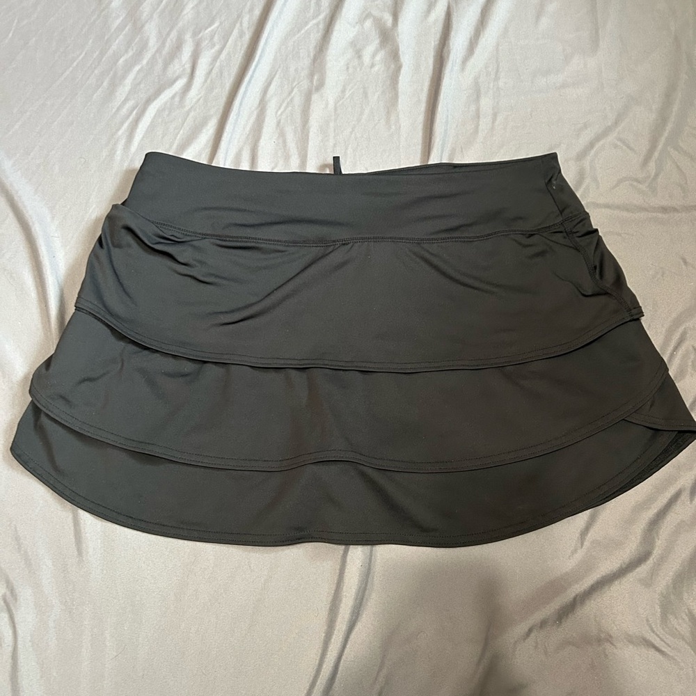 ATHLETA SWAGGER TIERED RUFFLE SKORT Black 819219~LARGE Black